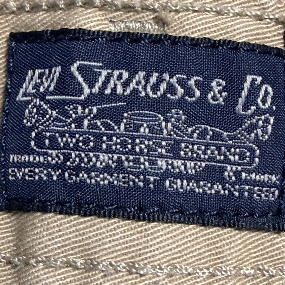 Levi Strauss Mens Cargo Shorts Tan Khaki Cotton Twill 6-Pocket Size 36 x9 Inseam